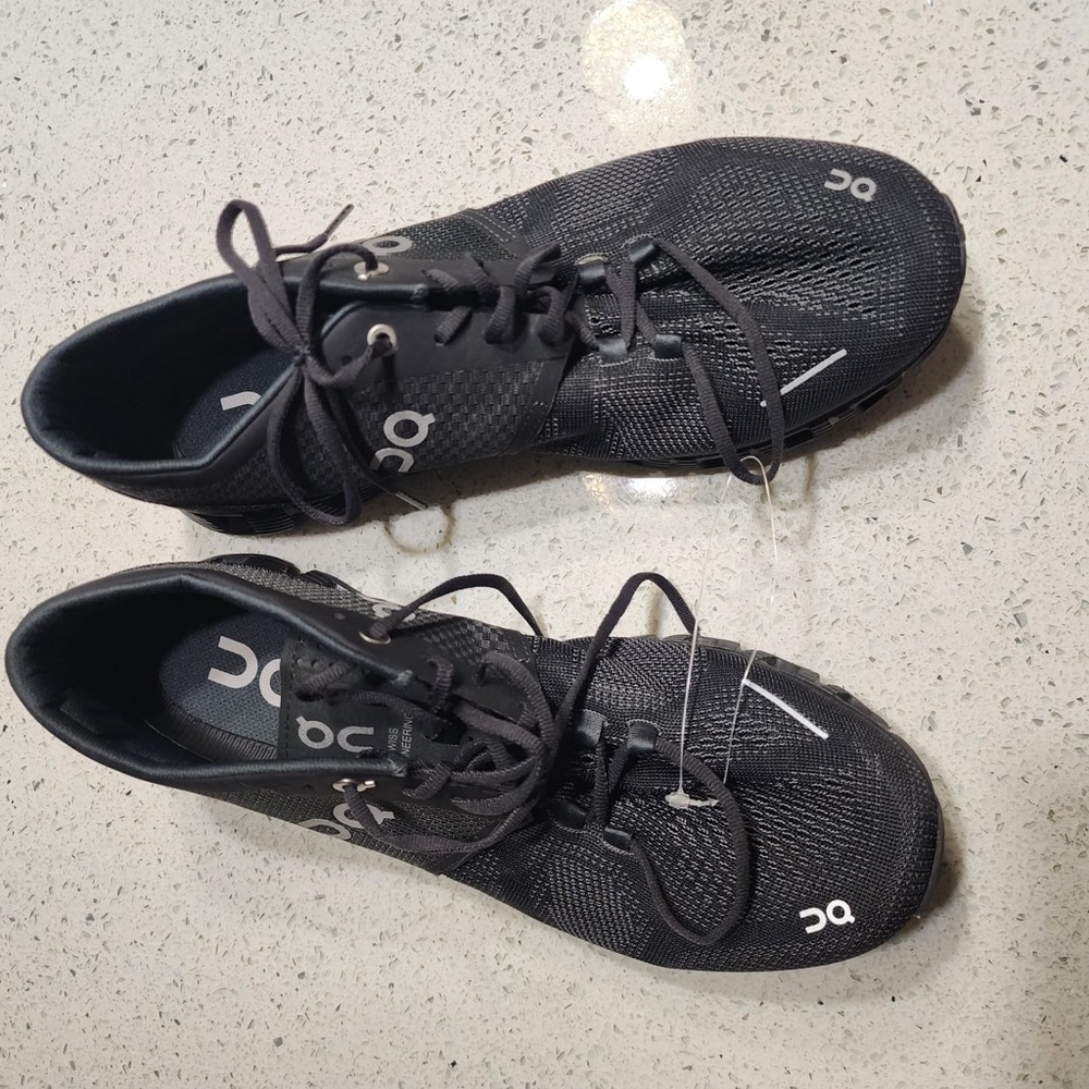 On cloud running active shoes